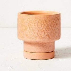 ✅Terra Cotta Planter Opalhouse by Jungalow stoneware embossed planter.